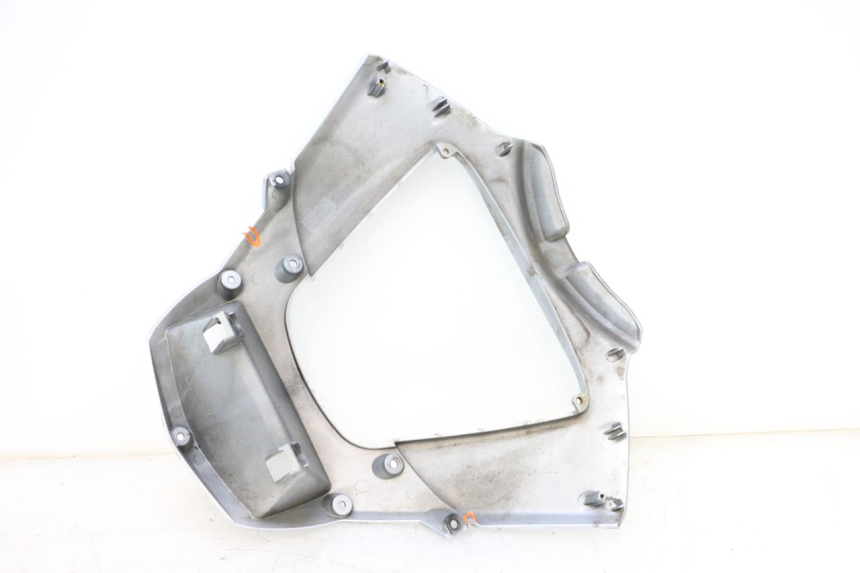 photo de CARENA ANTERIORE INFERIORE PIAGGIO MP3 125 (2006 - 2014) - Primo piano tecnico