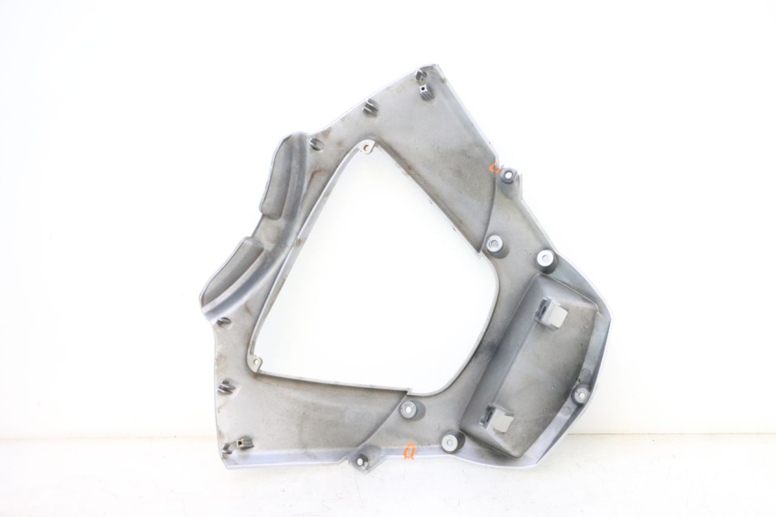 photo de CARENA ANTERIORE INFERIORE PIAGGIO MP3 125 (2006 - 2014) - Stato della superficie e materiale
