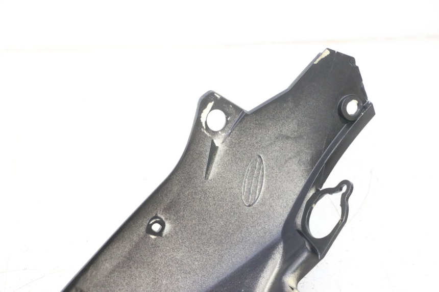 photo de PARAURTI ANTERIORE INFERIORE PEUGEOT TREKKER 50 (1995 - 2004) - Zoom sullo stato d'uso