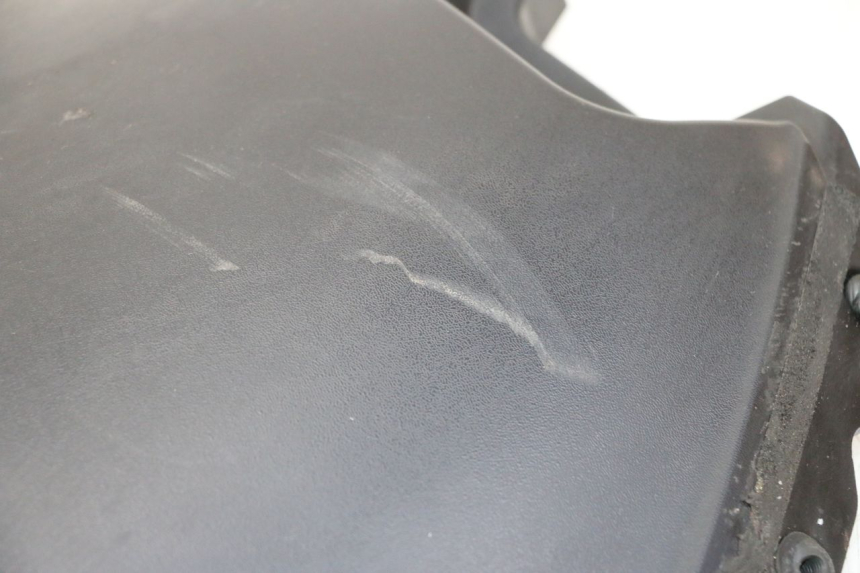 photo de FACCIATA ANTERIORE INTERNA SUZUKI BURGMAN 125 (2007 - 2014) - Primo piano tecnico