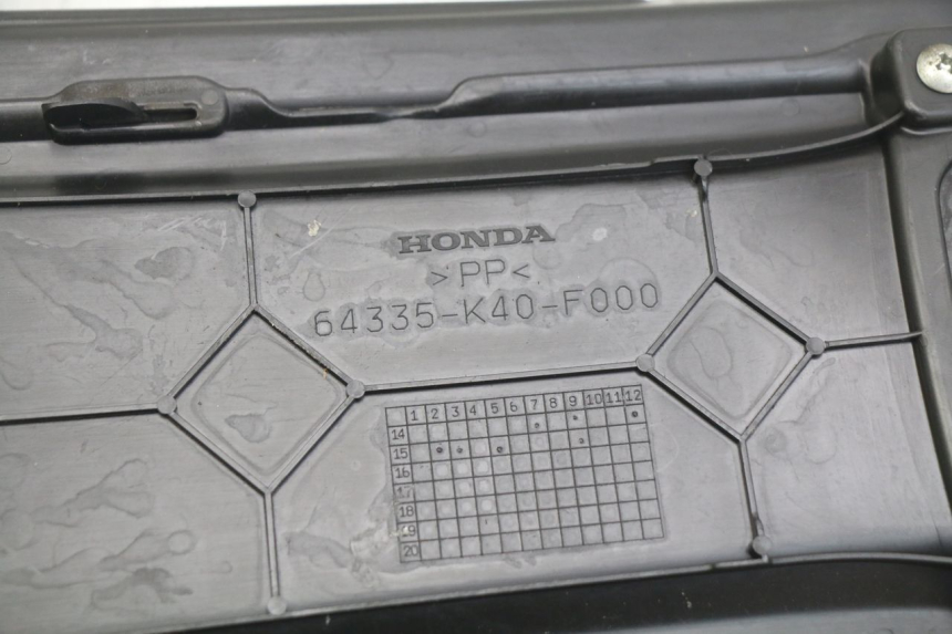 photo de CARENA ANTERIORE INTERNA HONDA FORZA 125 (2015 - 2016) - Primo piano tecnico