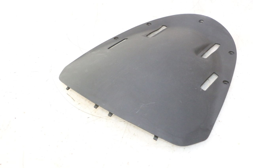 photo de CARENA ANTERIORE INTERNA GILERA GP 800 (2007 - 2013) - Zoom sullo stato d'uso