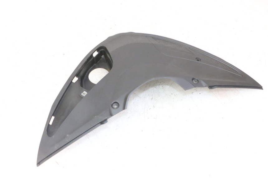 photo de CARENA ANTERIORE INTERNA PIAGGIO IE MP3 YOURBAN 300 (2011 - 2016) - Primo piano tecnico