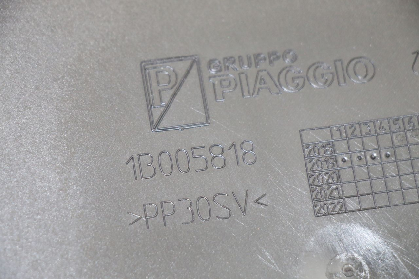 photo de CARENA ANTERIORE INTERNA PIAGGIO MP3 HPE 350 (2018 - 2020) - Vista d'insieme del prodotto