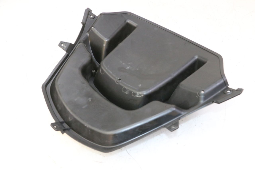 photo de CARENA ANTERIORE INTERNA PIAGGIO MP3 500 (2011 - 2015) - Zoom sullo stato d'uso