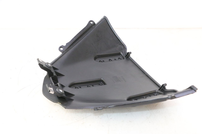 photo de CARENA ANTERIORE INTERNA PIAGGIO MP3 500 (2016 - 2018) - Primo piano tecnico