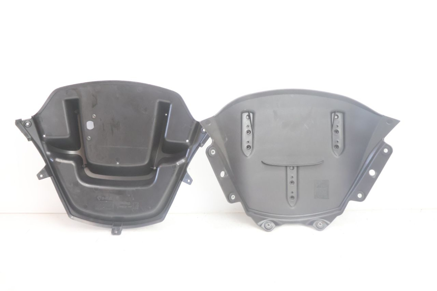 photo de CARENA ANTERIORE INTERNA PIAGGIO MP3 500 (2011 - 2015) - Dettaglio del componente