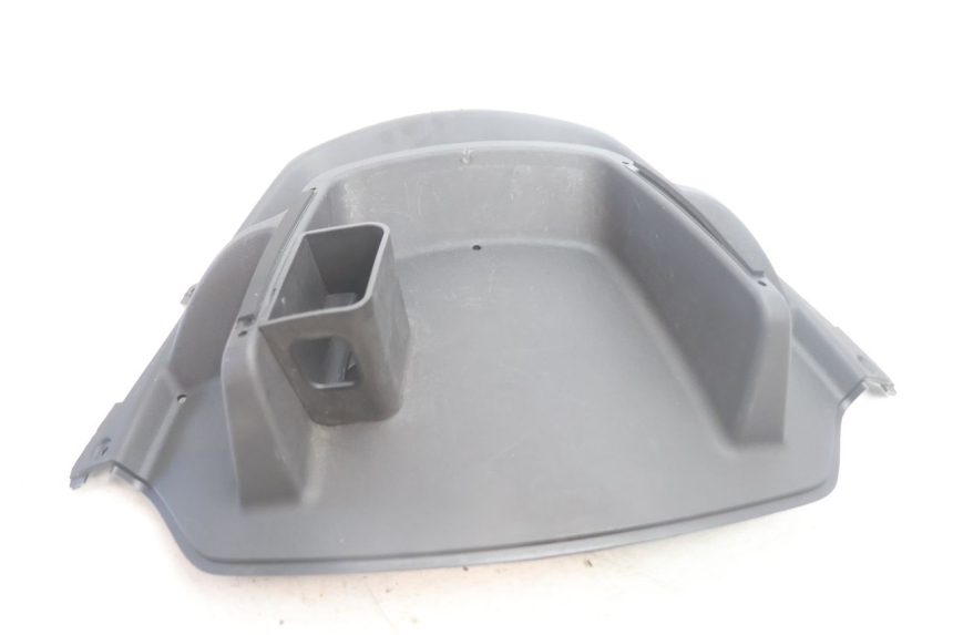 photo de CARENA ANTERIORE INTERNA PIAGGIO MP3 500 (2011 - 2015) - Primo piano tecnico