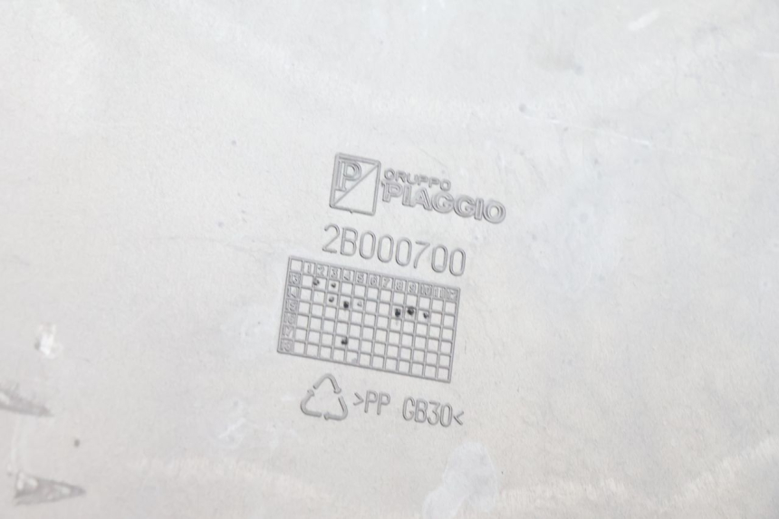 photo de CARENA ANTERIORE INTERNA PIAGGIO MP3 500 (2016 - 2018) - Stato della superficie e materiale