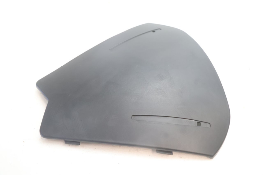 photo de CARENA ANTERIORE INTERNA CAN-AM SPYDER RS 1000 (2008 - 2012) - Zoom sullo stato d'uso