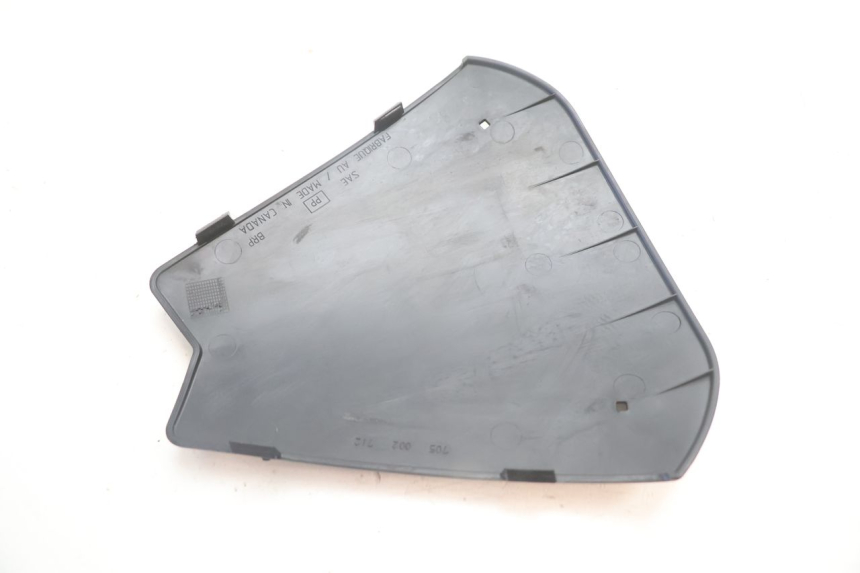 photo de CARENA ANTERIORE INTERNA CAN-AM SPYDER RS 1000 (2008 - 2012) - Dettagli dei punti di fissaggio