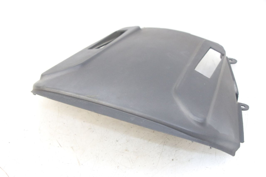 photo de CARENA ANTERIORE INTERNA KYMCO X-CITING XCITING 400 (2014 - 2018) - Primo piano tecnico