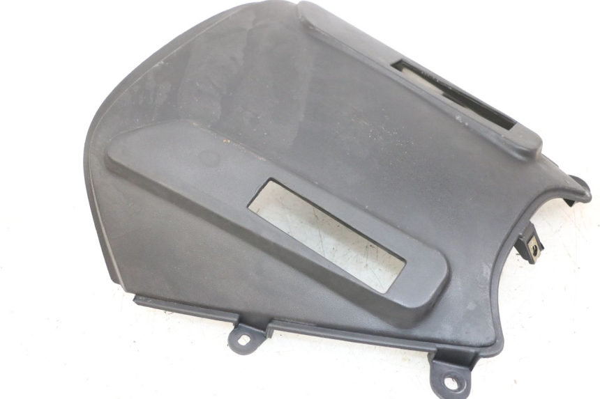 photo de CARENA ANTERIORE INTERNA KYMCO XCITING 250 (2006 - 2009) - Primo piano tecnico