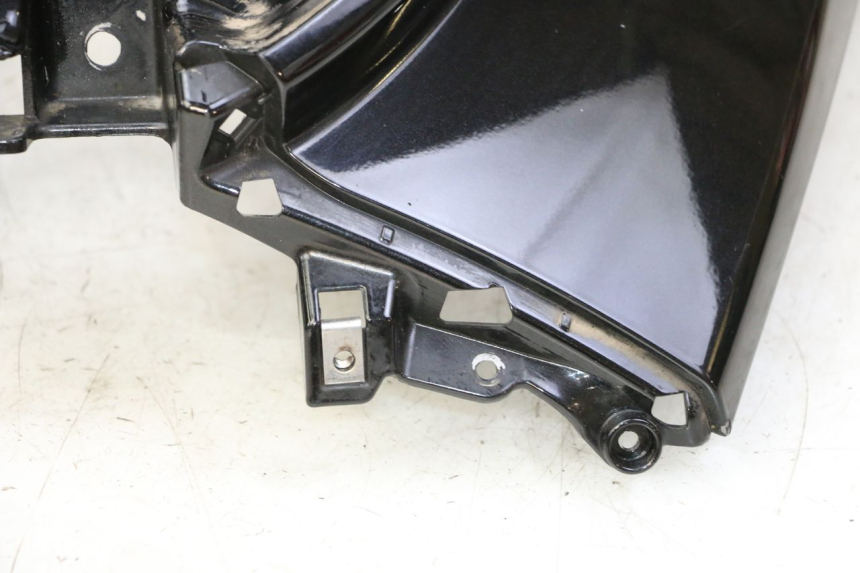 photo de SCUDO CARENA ANTERIORE PIAGGIO MP3 LT 300 (2010 - 2016) - Focus sulla struttura