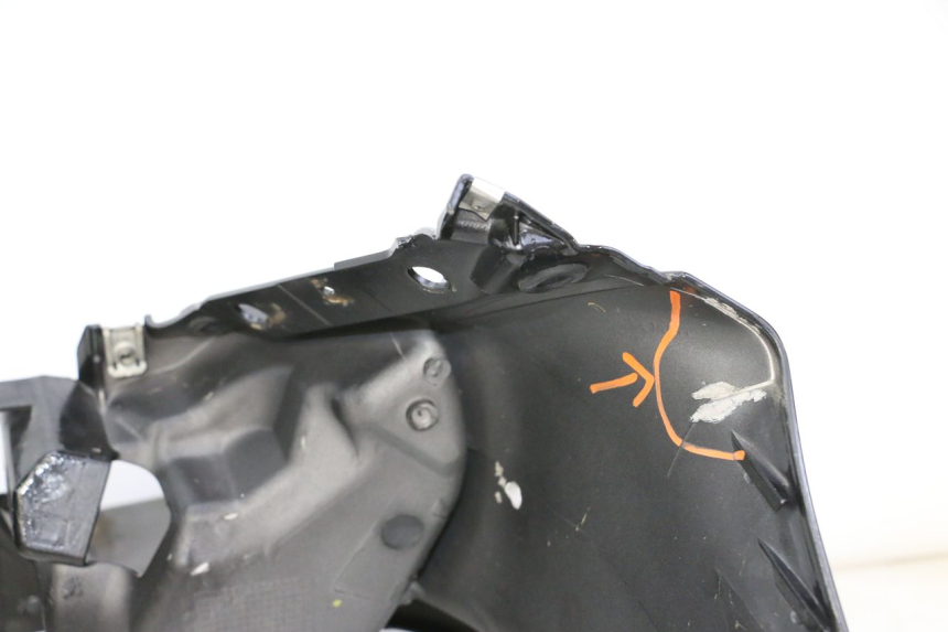 photo de SCUDO CARENA ANTERIORE PIAGGIO MP3 LT 300 (2010 - 2016) - Zoom sullo stato d'uso