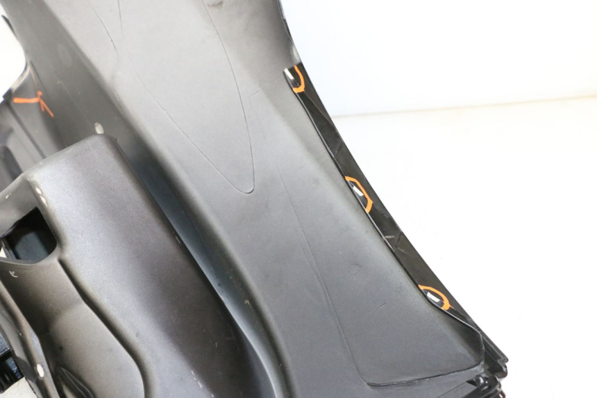 photo de SCUDO CARENA ANTERIORE PIAGGIO MP3 LT 300 (2010 - 2016) - Stato della superficie e materiale