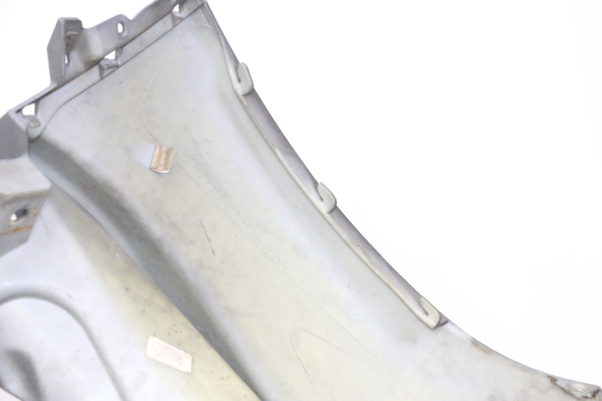 photo de SCUDO CARENA ANTERIORE PIAGGIO MP3 500 (2011 - 2015) - Dettagli dei punti di fissaggio