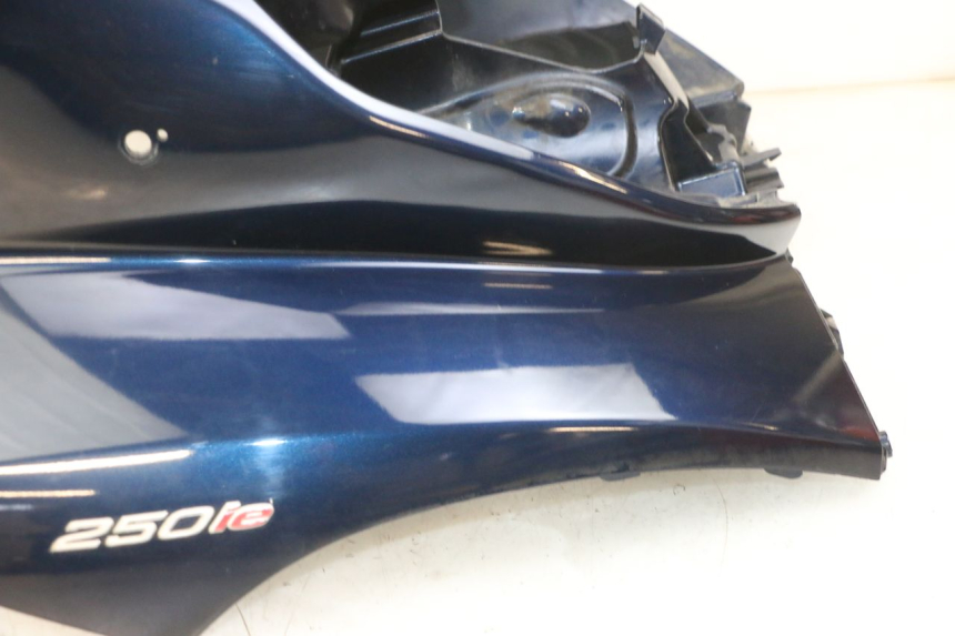 photo de SCUDO CARENA ANTERIORE PIAGGIO MP3 RL 250 (2006 - 2010) - Altra vista dell'articolo