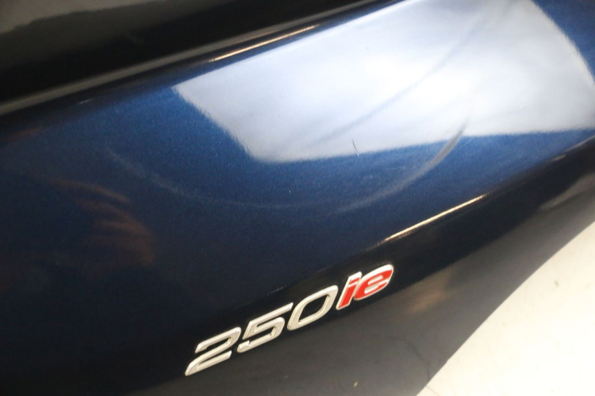 photo de SCUDO CARENA ANTERIORE PIAGGIO MP3 RL 250 (2006 - 2010) - Zoom sullo stato d'uso