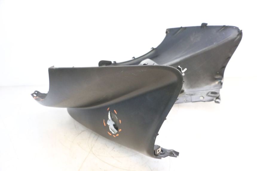 photo de SCUDO CARENA ANTERIORE PIAGGIO MP3 RL 250 (2006 - 2010) - Zoom sullo stato d'uso
