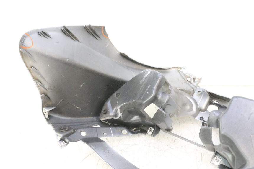 photo de SCUDO CARENA ANTERIORE PIAGGIO MP3 125 (2006 - 2014) - Focus sulla struttura