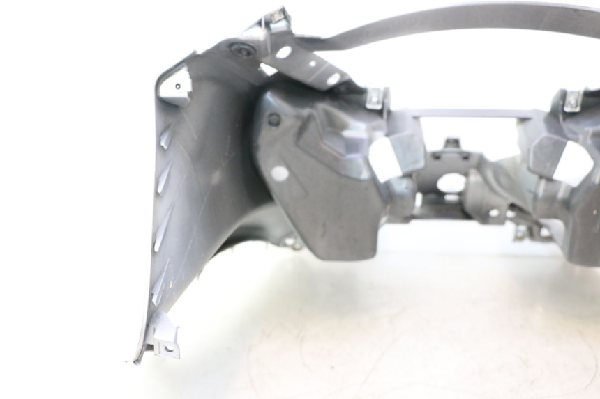 photo de SCUDO CARENA ANTERIORE PIAGGIO MP3 125 (2006 - 2014) - Dettaglio del componente