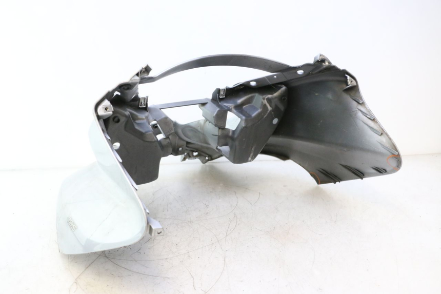 photo de SCUDO CARENA ANTERIORE PIAGGIO MP3 125 (2006 - 2014) - Dettagli dei punti di fissaggio