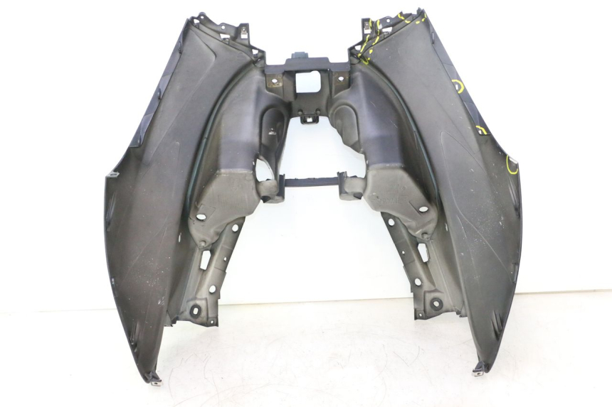 photo de SCUDO CARENA ANTERIORE PIAGGIO MP3 500 (2016 - 2018) - Focus sulla struttura