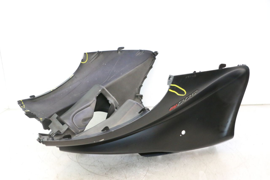 photo de SCUDO CARENA ANTERIORE PIAGGIO MP3 500 (2016 - 2018) - Stato della superficie e materiale