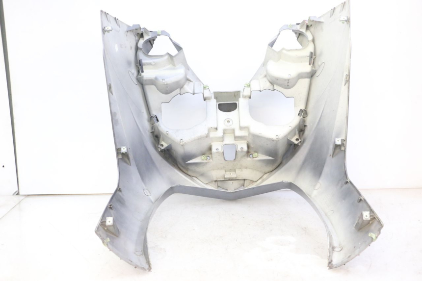 photo de SCUDO CARENA ANTERIORE PEUGEOT SATELIS 250 (2006 - 2012) - Zoom sui componenti