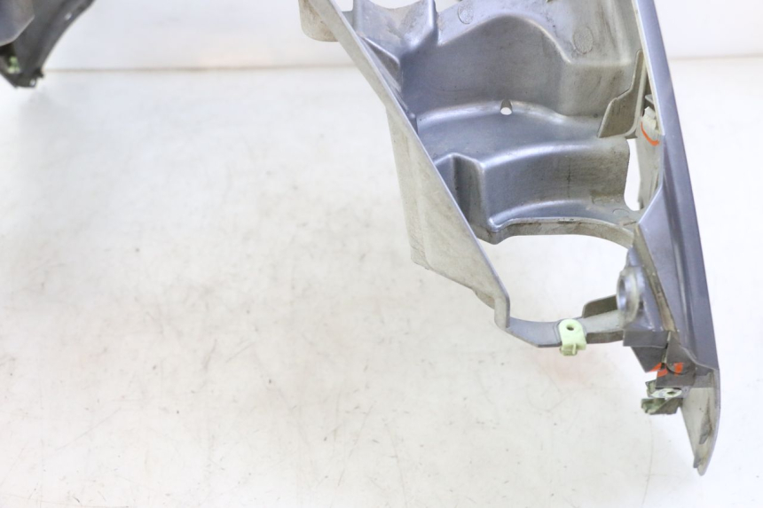 photo de SCUDO CARENA ANTERIORE PEUGEOT SATELIS 250 (2006 - 2012) - Primo piano tecnico