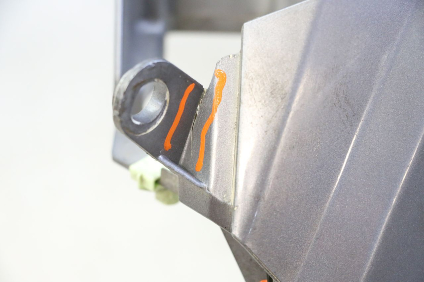 photo de SCUDO CARENA ANTERIORE PEUGEOT SATELIS 250 (2006 - 2012) - Altra angolazione