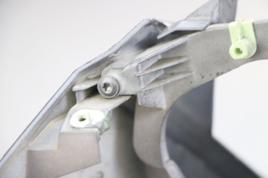 photo de SCUDO CARENA ANTERIORE PEUGEOT SATELIS 250 (2006 - 2012) - Primo piano tecnico