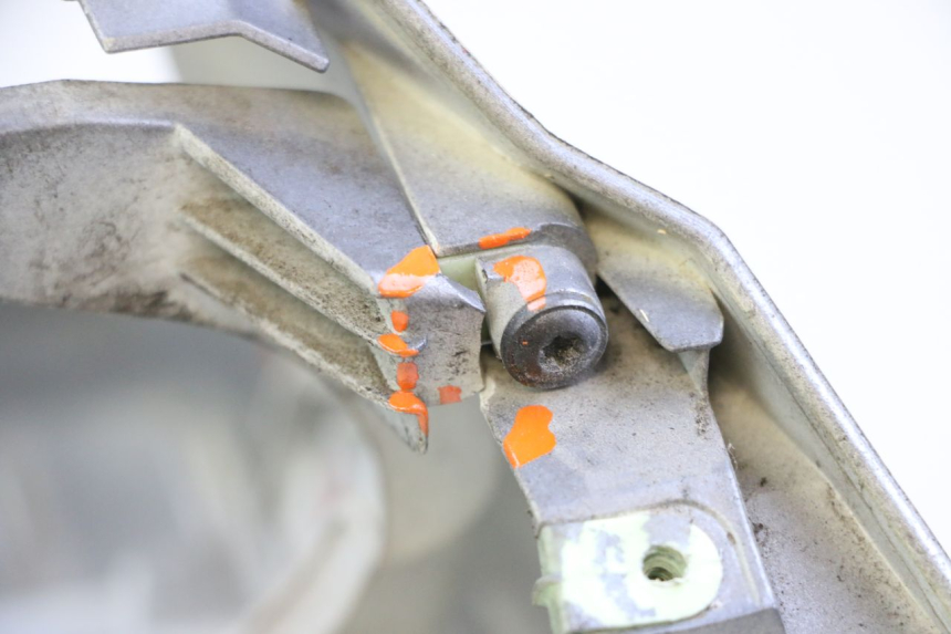 photo de SCUDO CARENA ANTERIORE PEUGEOT SATELIS 250 (2006 - 2012) - Dettagli dei punti di fissaggio