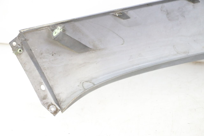 photo de SCUDO CARENA ANTERIORE PEUGEOT SATELIS 250 (2006 - 2012) - Stato della superficie e materiale