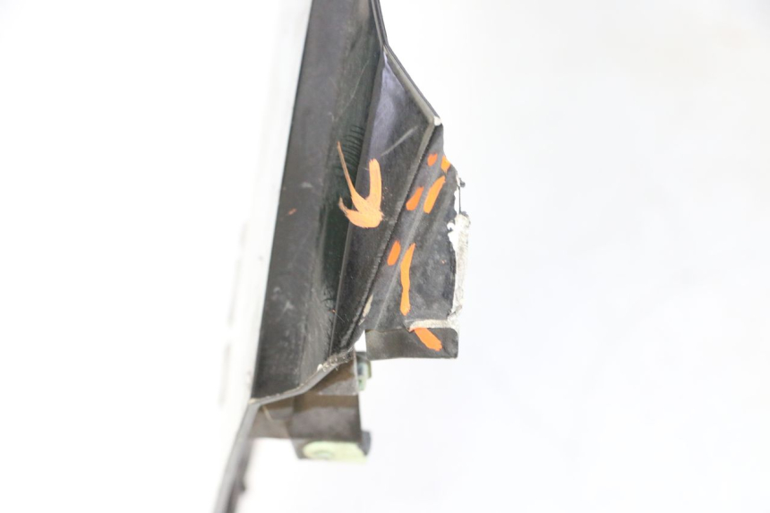 photo de SCUDO CARENA ANTERIORE PEUGEOT SATELIS 125 (2006 - 2009) - Primo piano tecnico