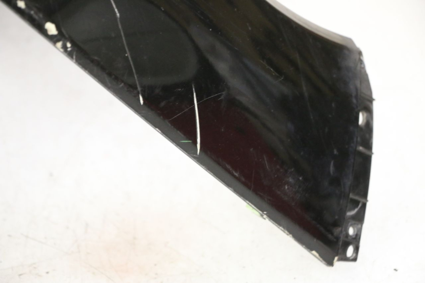 photo de SCUDO CARENA ANTERIORE PEUGEOT SATELIS 125 (2006 - 2009) - Stato della superficie e materiale