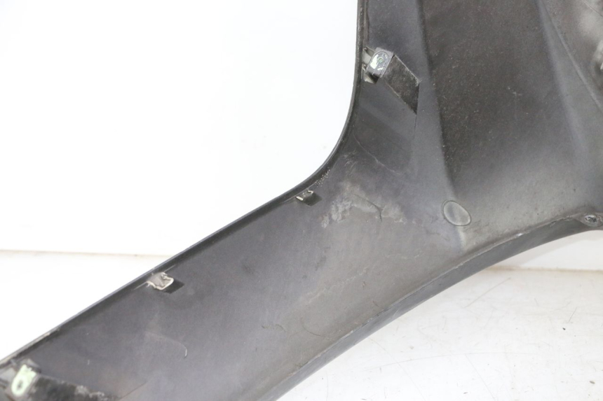 photo de SCUDO CARENA ANTERIORE PEUGEOT SATELIS 125 (2006 - 2009) - Primo piano tecnico