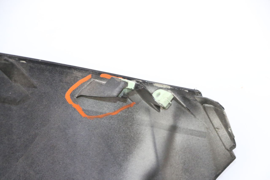 photo de SCUDO CARENA ANTERIORE PEUGEOT SATELIS 125 (2006 - 2009) - Stato della superficie e materiale