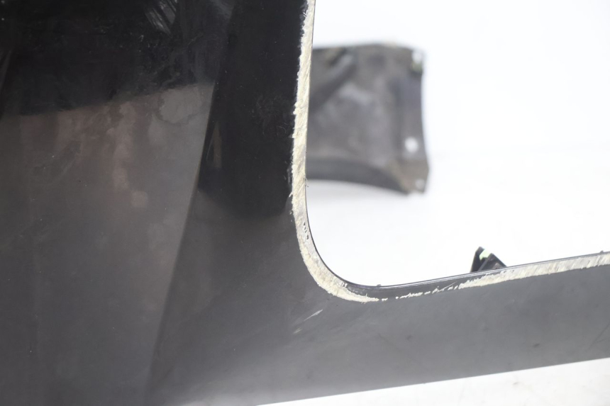 photo de SCUDO CARENA ANTERIORE PEUGEOT SATELIS 125 (2006 - 2009) - Zoom sui componenti