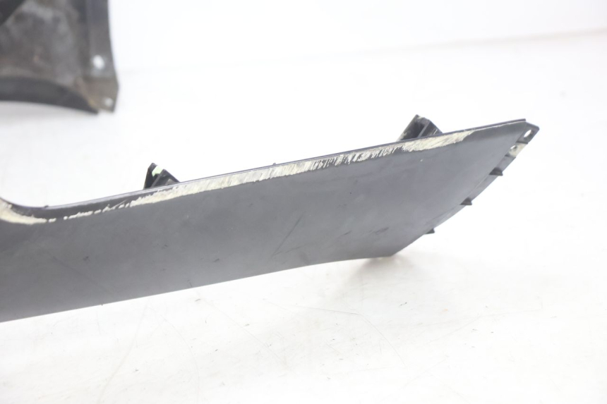 photo de SCUDO CARENA ANTERIORE PEUGEOT SATELIS 125 (2006 - 2009) - Primo piano ad alta risoluzione