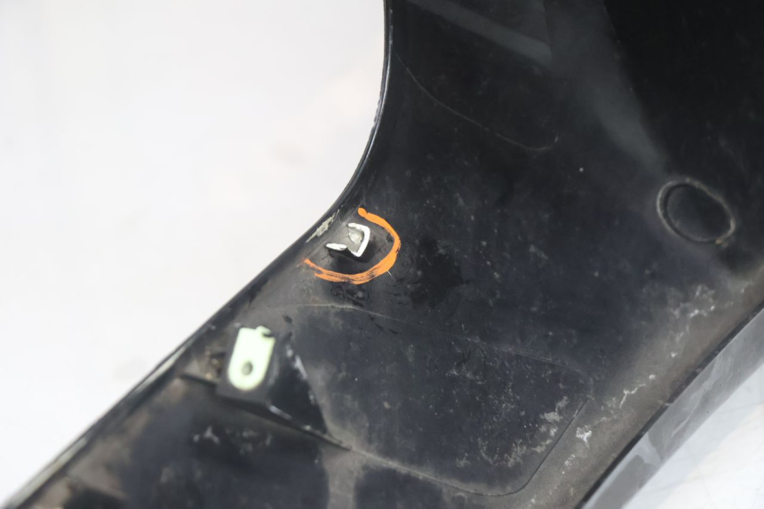 photo de SCUDO CARENA ANTERIORE PEUGEOT SATELIS 125 (2006 - 2009) - Focus sulla struttura