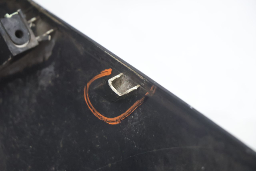 photo de SCUDO CARENA ANTERIORE PEUGEOT SATELIS 125 (2006 - 2009) - Dettaglio del componente