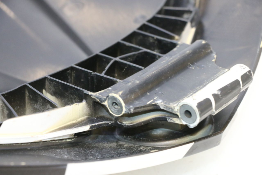 photo de SCUDO CARENA ANTERIORE CAN-AM SPYDER RS 1000 (2008 - 2012) - Zoom sullo stato d'uso