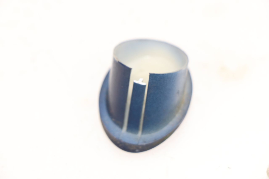 photo de SCUDO CARENA ANTERIORE PEUGEOT SUM UP 125 (2008 - 2013) - Zoom sullo stato d'uso