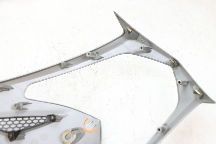 photo de CARENA ANTERIORE SUPERIORE KYMCO AGILITY CITY 4T 50 (2008 - 2016) - Zoom sullo stato d'uso