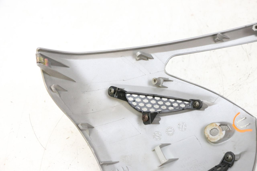 photo de CARENA ANTERIORE SUPERIORE KYMCO AGILITY CITY 4T 50 (2008 - 2016) - Primo piano tecnico