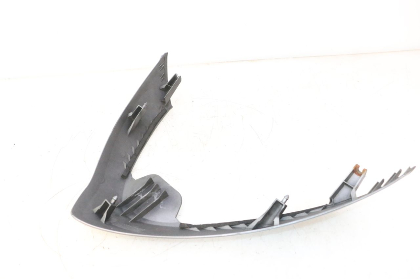photo de CARENA ANTERIORE SUPERIORE SUZUKI BURGMAN 125 (2007 - 2014) - Zoom sullo stato d'uso