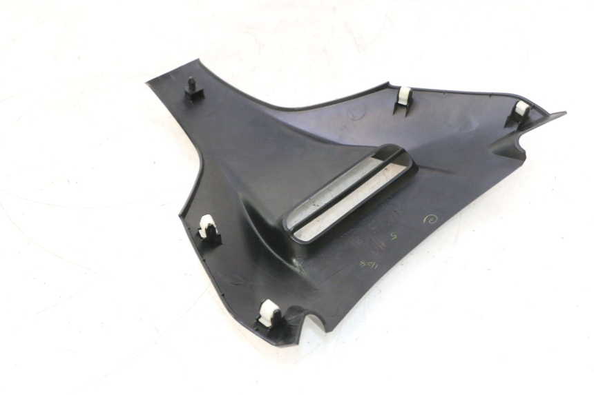 photo de CARENA ANTERIORE SUPERIORE SUZUKI BURGMAN EXECUTIVE ABS 650 (2006 - 2012) - Zoom sullo stato d'uso