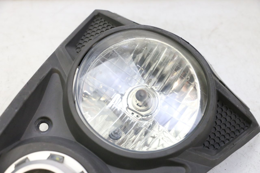 photo de FACCIATA ANTERIORE SUPERIORE SYM CROX 4T 50 (2016 - 2023) - Zoom sullo stato d'uso